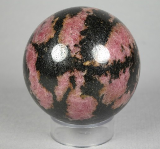 Rhodonite Sphere helps to bring peace to troubled relationships 3668